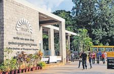 Women on campus: An uphill climb at top B-schools