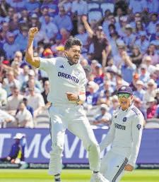 Double strike from Nitish leaves England at 83/2