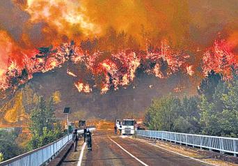 Wildfires threaten Turkey’ s fourth- largest city as hundreds evacuate