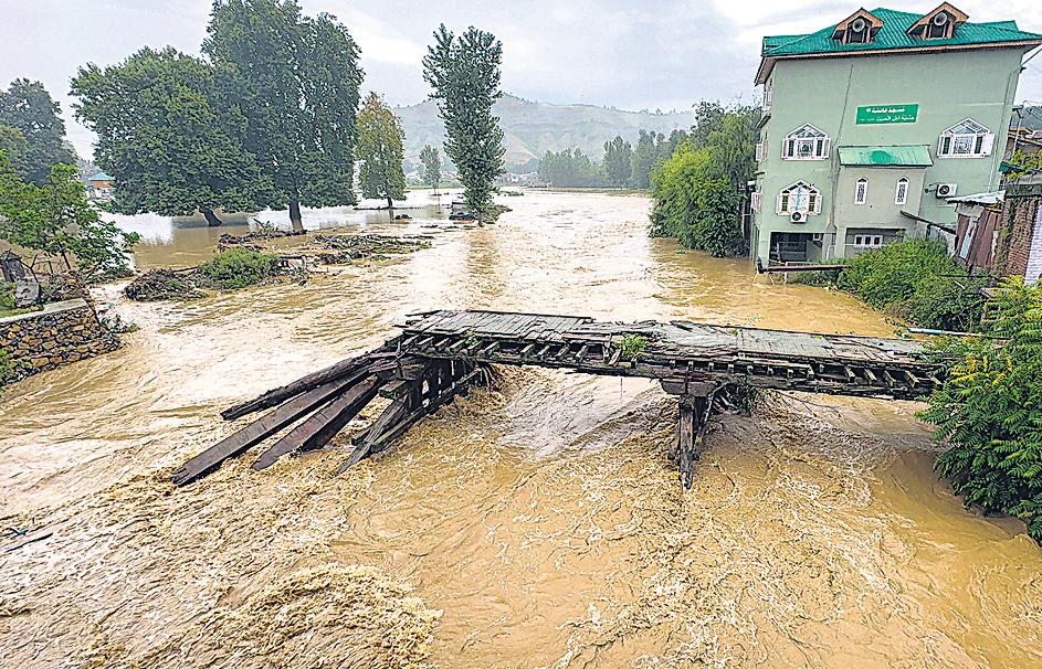 Death toll in Vaishno Devi landslide soars to 32 as rains, flood lash J&K