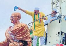 Man held for desecrating Mahatma’s statue at rly stn