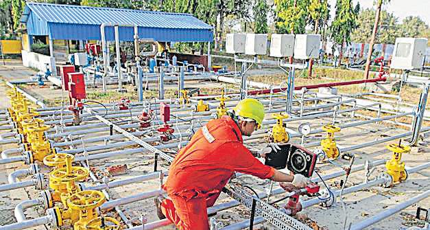 June crude processing drops 4.2% from a month earlier