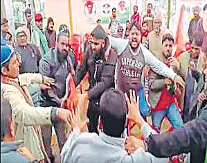 Chaos mar Cong’s poll review meet, workers come to blows