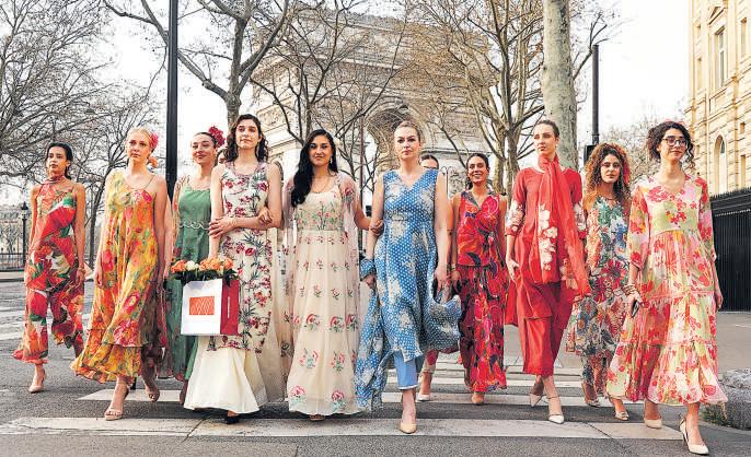 PASTELS, PRINTS AND FESTIVE SILHOUETTES: W FOR WOMAN'S SUMMER LINE AT PARIS FASHION WEEK