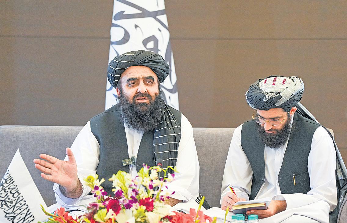 Afghanistan warns Pakistan after deadly border clashes