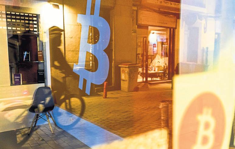 CAN BITCOIN WEAR GOLD'S CROWN?