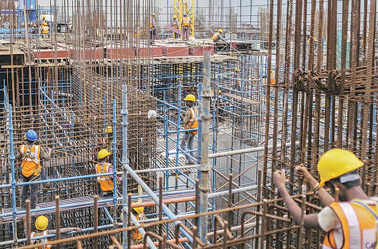 Steelmakers battle low prices as demand slips, stocks grow