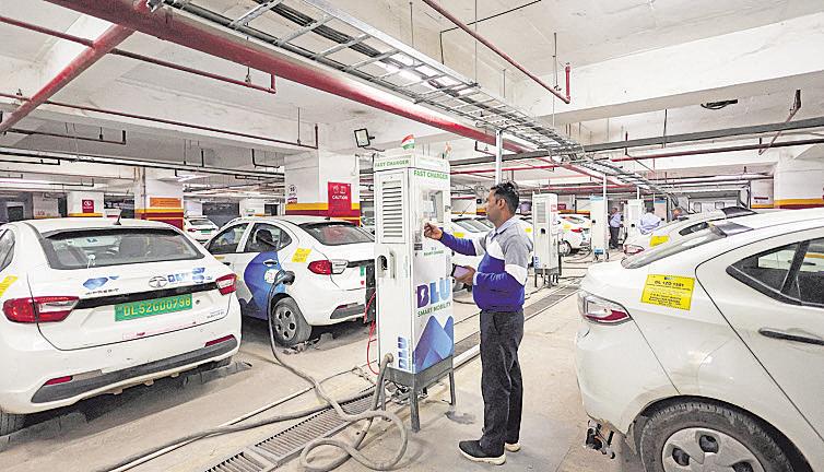 Centre to roll out 72,000 EV chargers under ₹2,000 cr state incentives