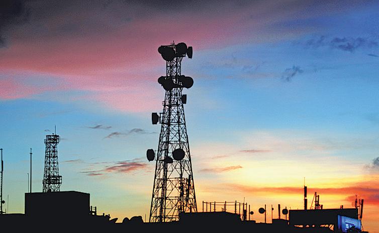 Telcos seek base price cut as spectrum auction nears