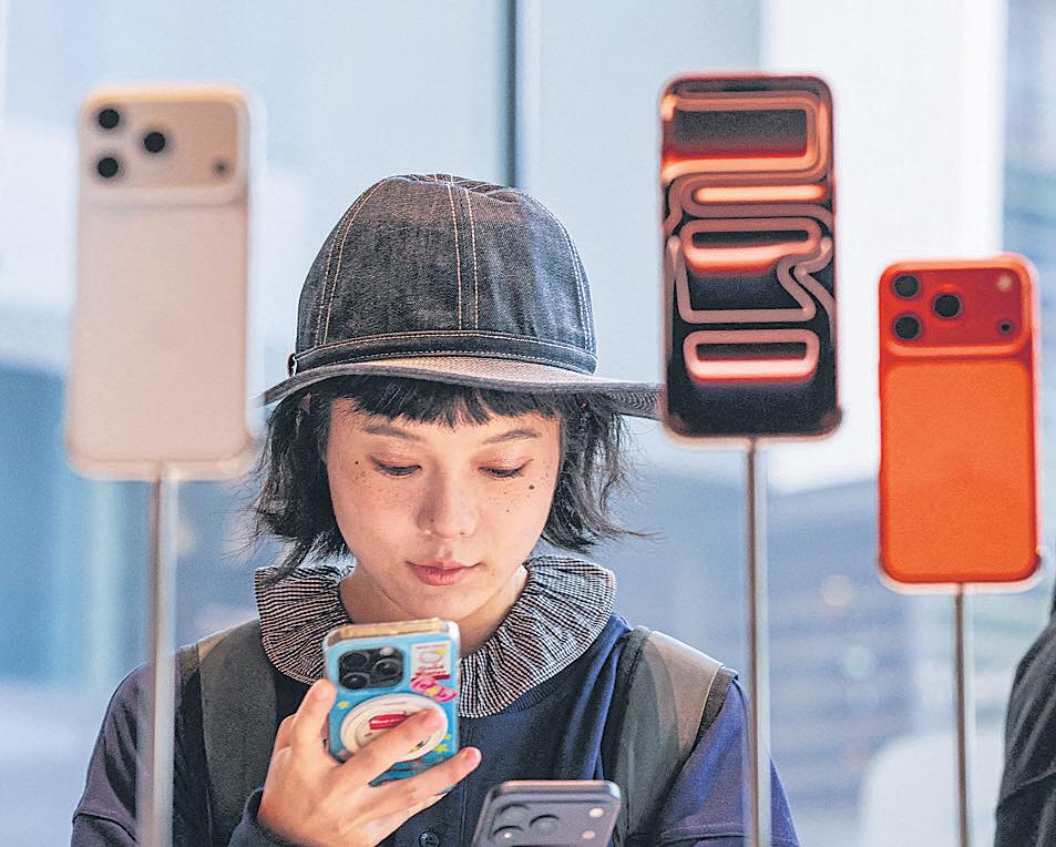 Apple boosts R&D on iPhone materials, says design chief