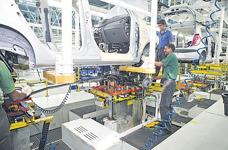 Foreign car firms weigh recovery plans