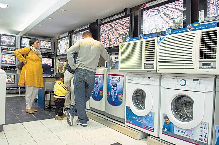 Japanese electronics giants make cautious return to India