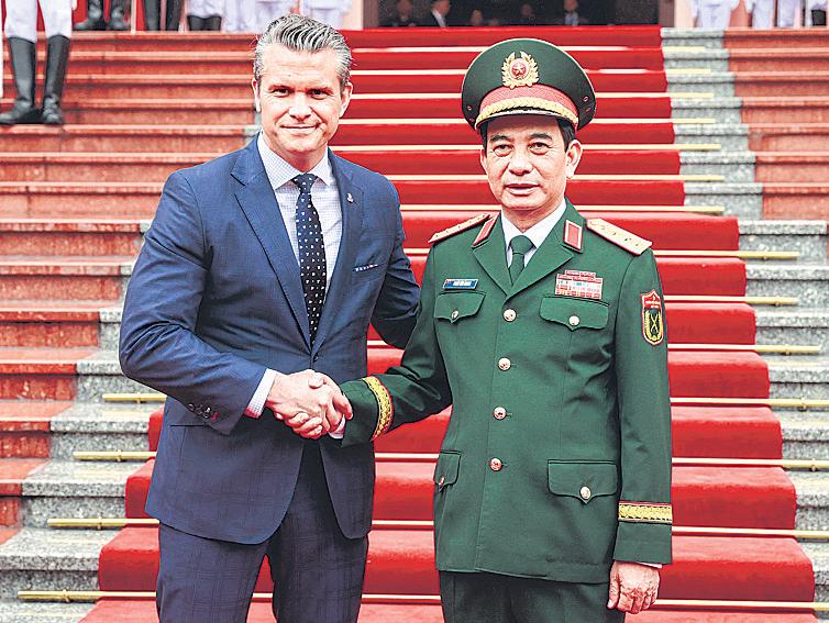 Pentagon chief urges closer ties with Vietnam amid arms talks