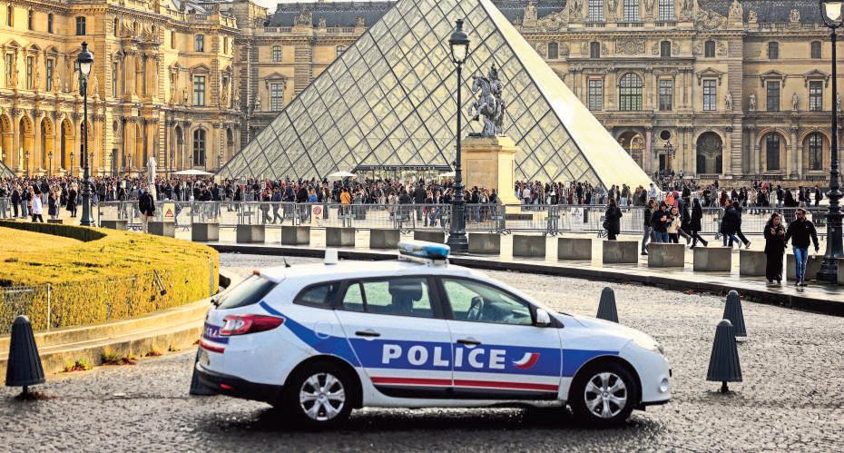 FRENCH MUSEUMS ARE LOSING THE WAR WITH THIEVES