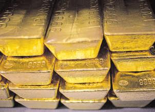 Digital gold stumbles, ETFs sniff opportunity