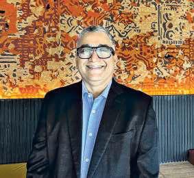 Google intensifies cloud war, ties enterprise deals to its AI