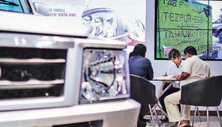 Car Dealers Troubled by Low Demand as Inventory Builds