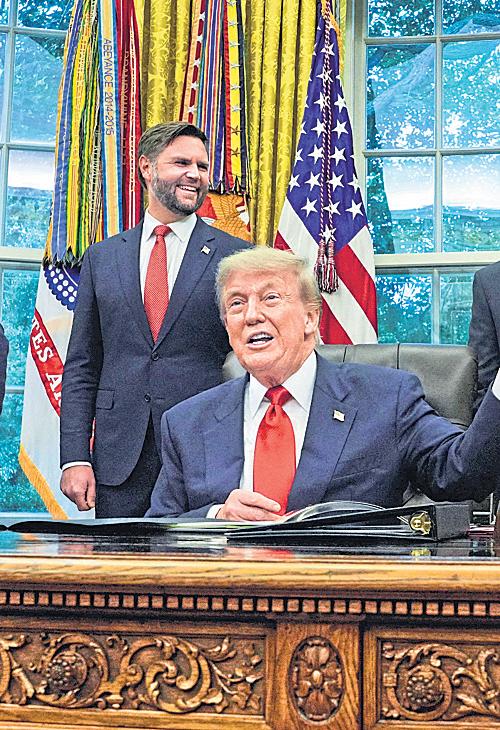 Trump's spin on the economy is not convincing Americans