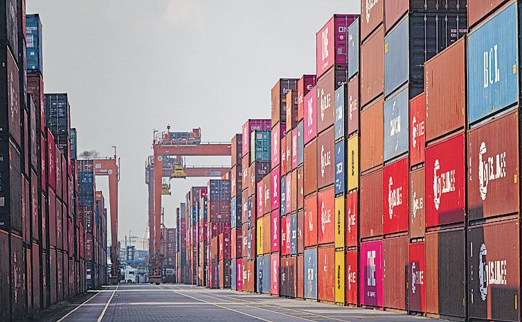 Gold spike, Trump tariffs lift goods trade deficit to all-time high