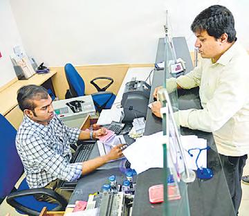 Bank officers' union warns of strike