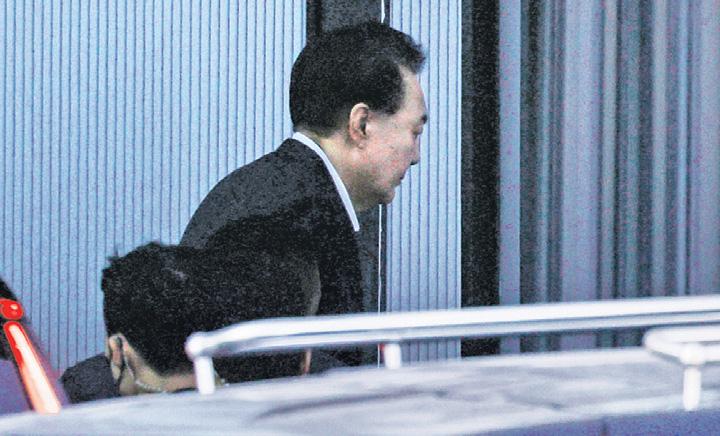 South Korea's Impeached President Is Arrested Over Martial-Law Move