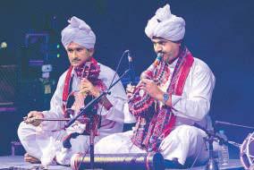 Folk jams with electronic