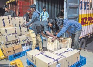 Warehousing keeps holding smart money