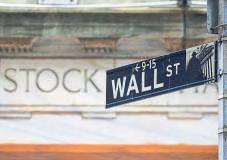 The frenzied pursuit of Wall Street's low-profile all-stars