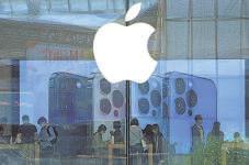 Apple Weighs Using OpenAI or Anthropic to Power Siri