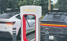 Tesla in mess as Musk looks beyond cars