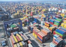 India Cautious Amid Tariff Uncertainty