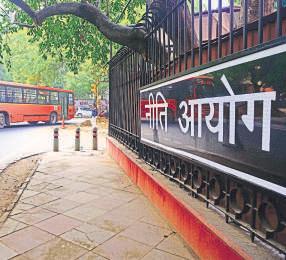 Niti Moots Stiffer Norms for ICE Vehicles for Rapid EV Shift