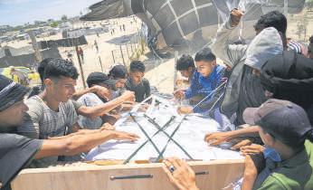 Israel Considers Full Gaza Takeover as More Die of Hunger