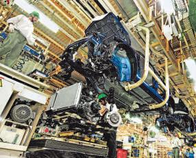 Automakers See Weak Sales Despite Growth, Low Inflation