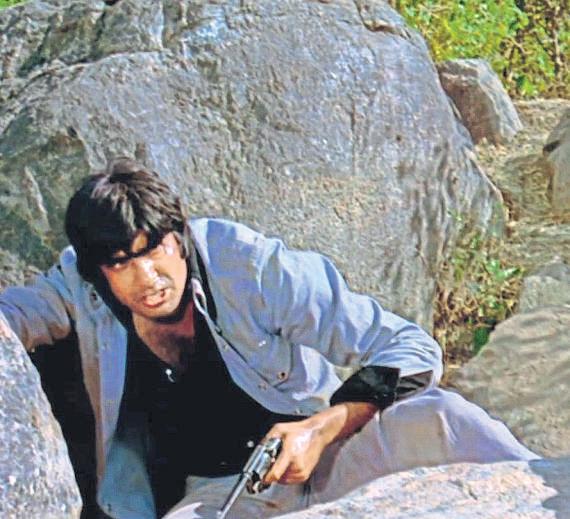 Making sense of 'Sholay'