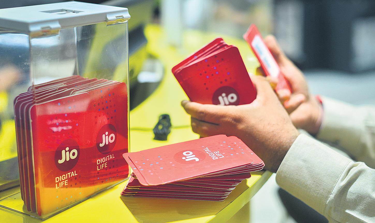 Jio Public Offer May Trigger Telecom Tariff War Next Year