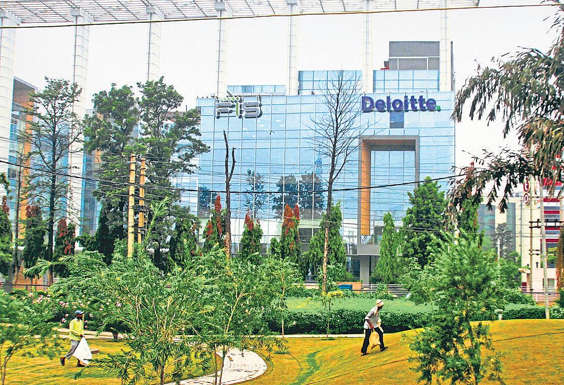 Deloitte to Fine Top Execs for Missing Health Exams