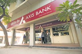 Axis Bank's Q2 PAT falls 26% as loan reclassification hits