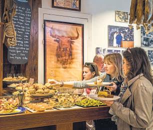 Trading fork and knife for toothpicks in San Sebastián
