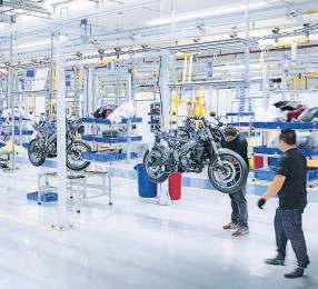 Auto firms expand overseas on export boom, tariff risks