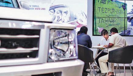 Car Dealers Troubled by Low Demand as Inventory Builds