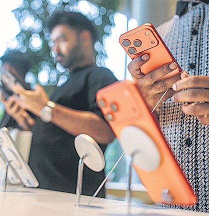 A $50-bn puzzle: How to sell more smartphones