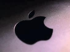 Apple to revamp AI team after announcing top executive's departure