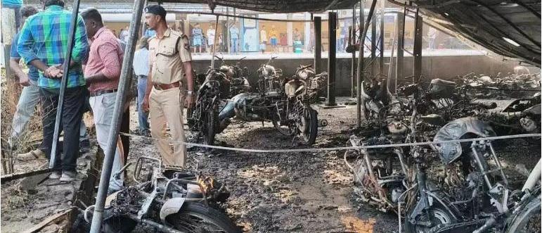 തൃശ്ശൂർ റെയിൽവേ സ്റ്റേഷനിൽ തീപിടിത്തം;