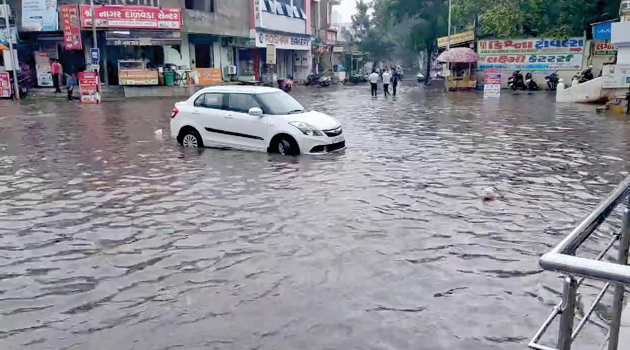 મેઘરાજા વીકએન્ડનો વાર જારી રાખશે: આજે ૧૬ જિલ્લામાં વરસાદની આગાહી