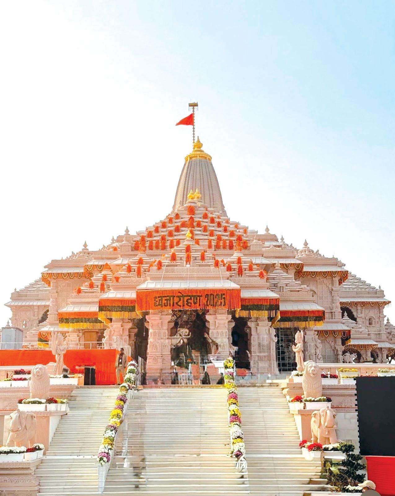 શ્રી રામચંદ્ર કૃપાલુ ભજ મનઃ અયોધ્યા રામ મંદિરના શિખર પર વડા પ્રધાન મોદીએ ‘ધર્મધ્વજ' લહેરાવ્યો