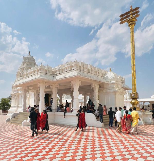 આ મંદિરમાં ભગવાત નથી, છતાં ભક્તો કલાકો સુધી લાઈનમાં ઊભા રહે છે!