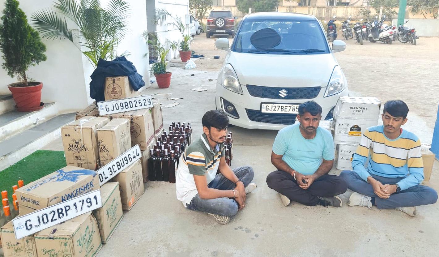 ભૂગર્ભમાં ઊતરેલા બુટલેગર્સ એક્ટિવઃ વાહનમાં બોગસ HSRP લગાવી દારૂની હેરાફેરીનો ખેલ
