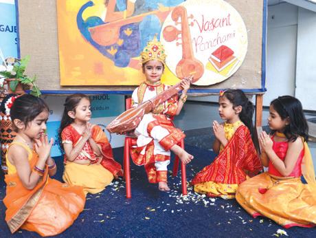 વસંતપંચમીની શહેરભરમાં ઊજવણી: કૃષ્ણના ફૂલફાગરસિયા મહોત્સવનો ભાવભર્યો પ્રારંભ