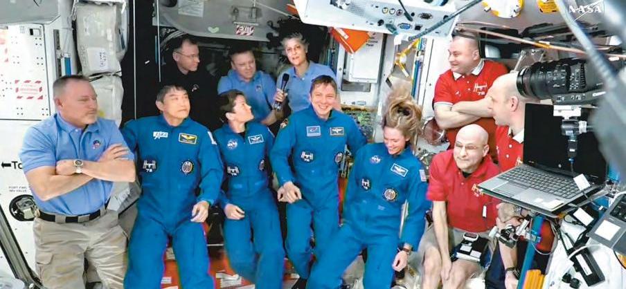 SpaceX Capsule Docks With ISS To Take Williams, Wilmore Home